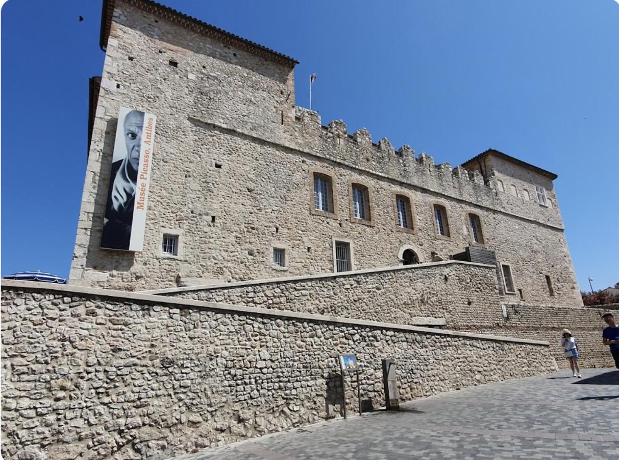 Vue Et Remparts. Entre Vieille Et Plages Appartement *