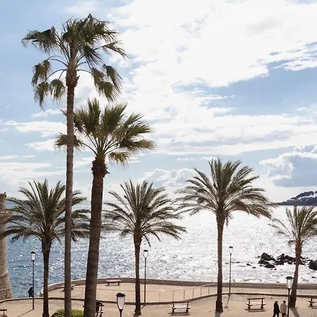 Vue Mer Et Remparts. Entre Vieille Ville Et Plages Antibes Exterior foto